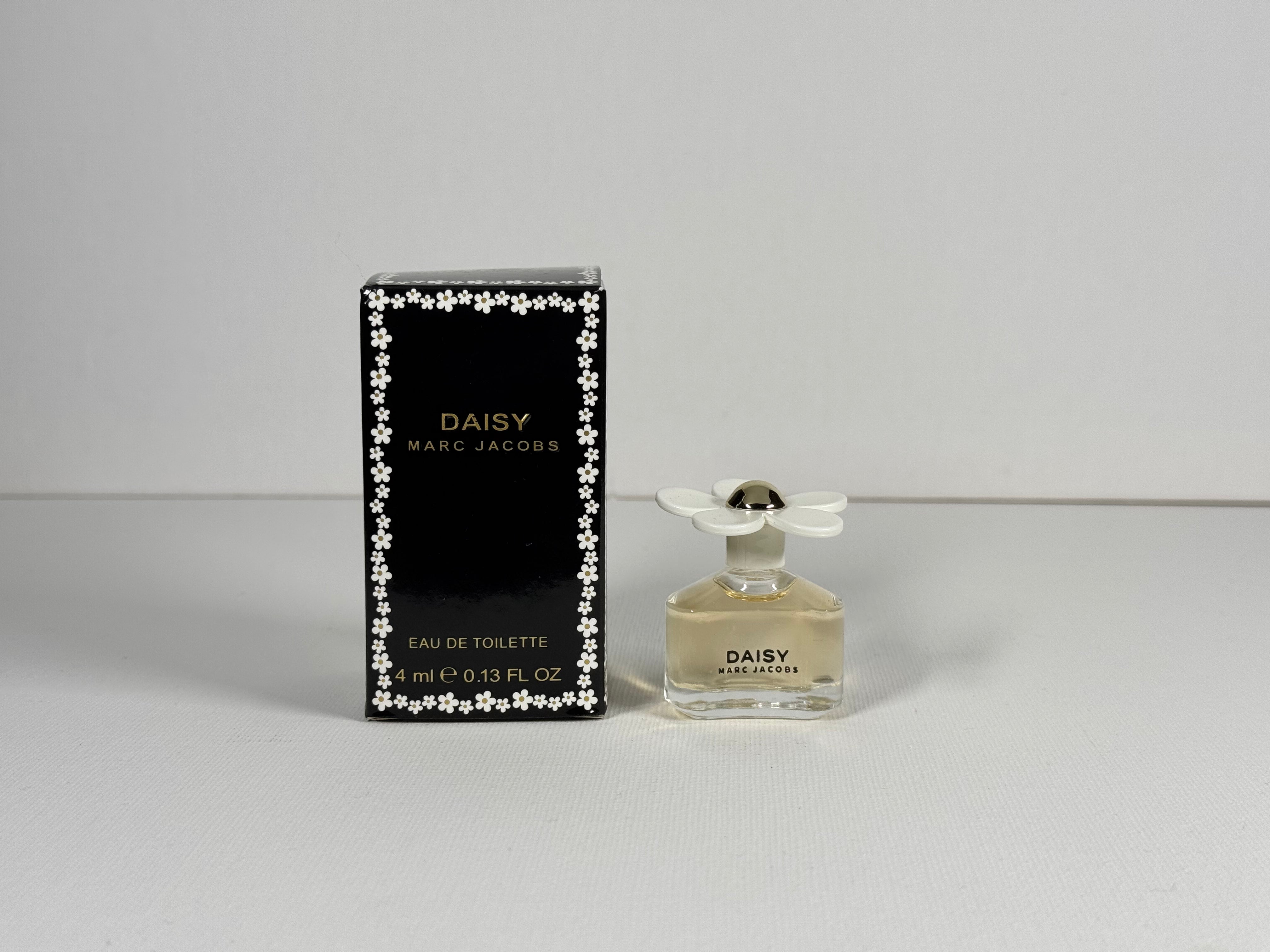 Marc Jacobs Daisy Eau de Toilette 4ml Mini Perfume – Fresh Floral Feminine Fragrance for Women