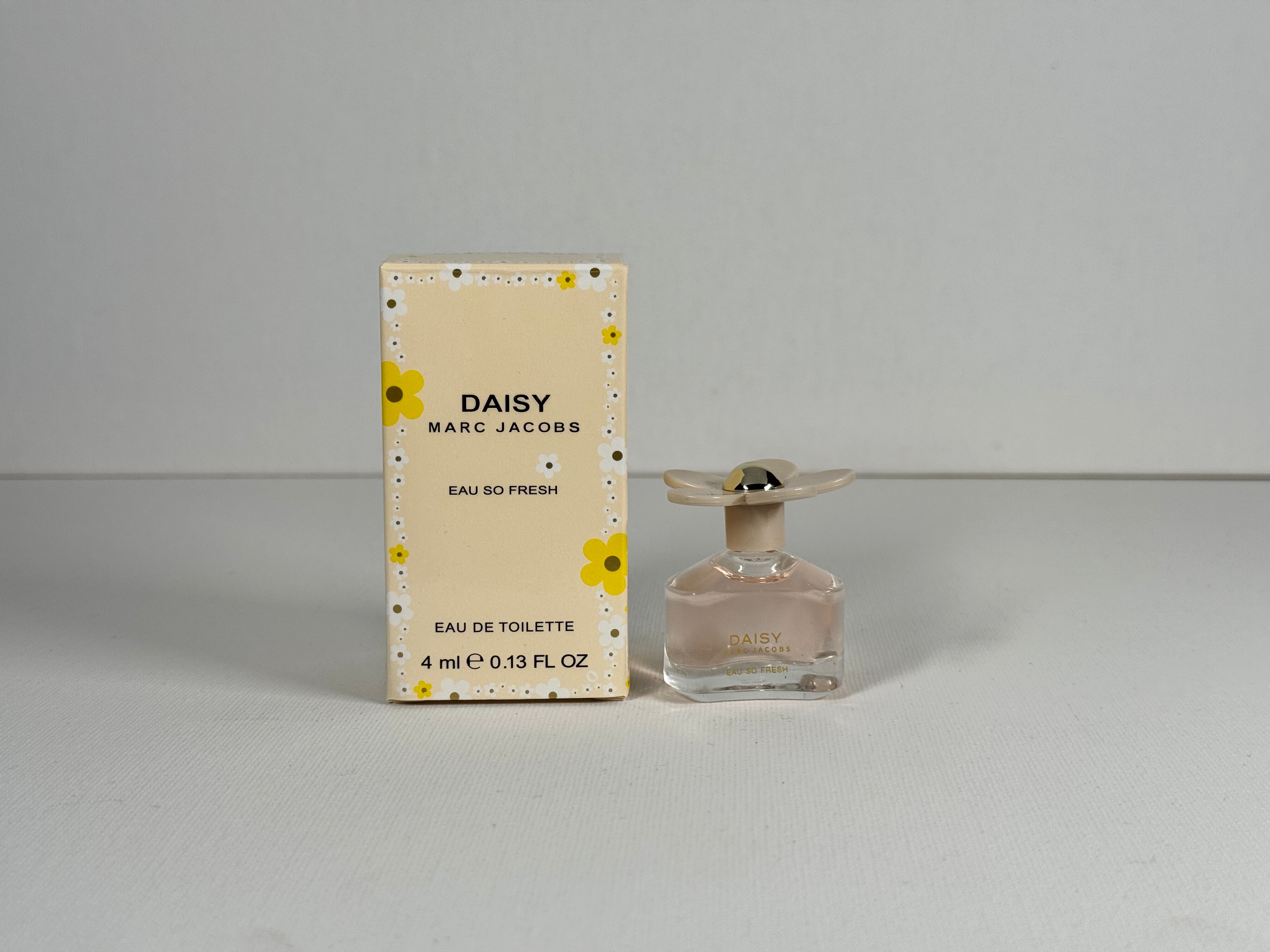 Marc Jacobs Daisy Eau So Fresh Eau de Toilette 4ml Mini Perfume – Light Floral Fruity Scent for Women